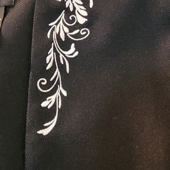 Ladies Jacket - Picture 4 of 10